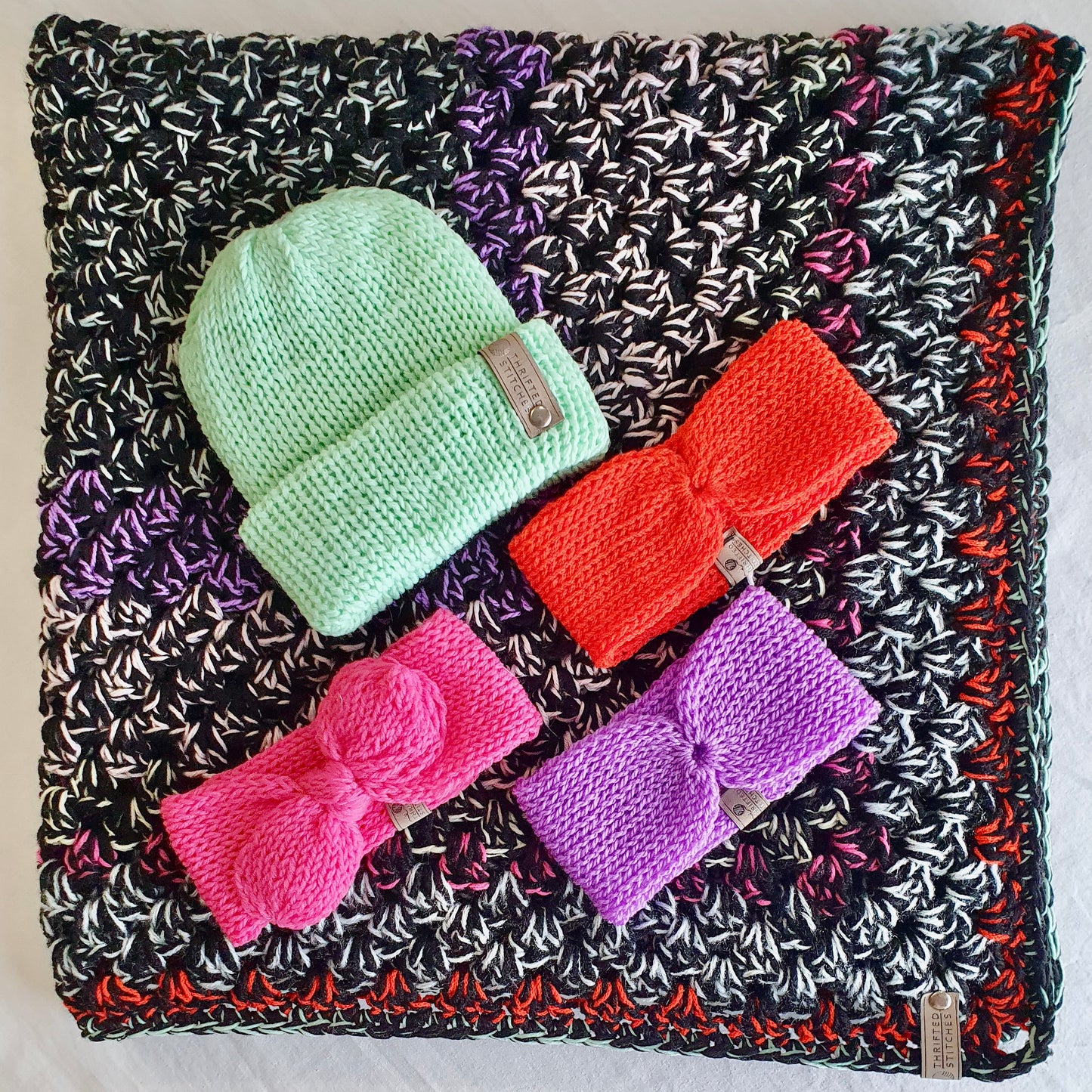 Crochet baby blanket, 1 beanies & 3 headbands