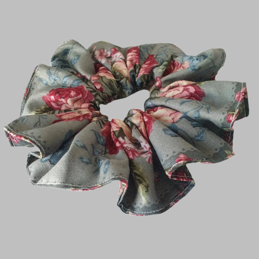 Scrunchie, large, Roses on Grey